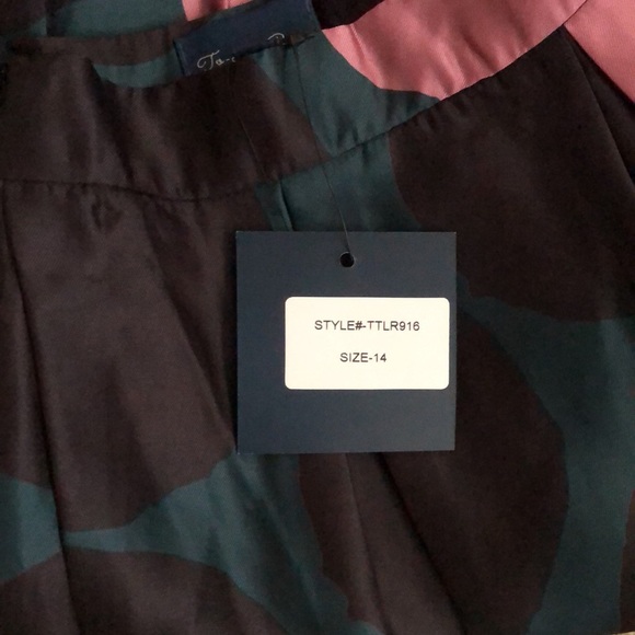 Taffeta Crop Top & Skirt Set - Picture 4 of 4